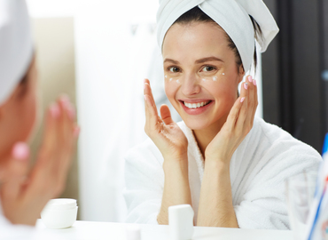 Sağlıklı Bir Cilt İ&ccedil;in G&uuml;nl&uuml;k Bakım Rutini